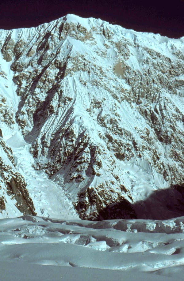 Luke Laeser, tipsy on the exemplary Finger Lockin’ Good (5.10b/c), T-Wall. Photo by Bruce Willey / BruceWilley.com