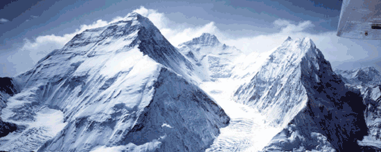 YOSAR performs a rescue on Camp 4 on the Nose in August 2010 after a climber dislodged a block and broke his femur. Photo courtesy of the National Park Service