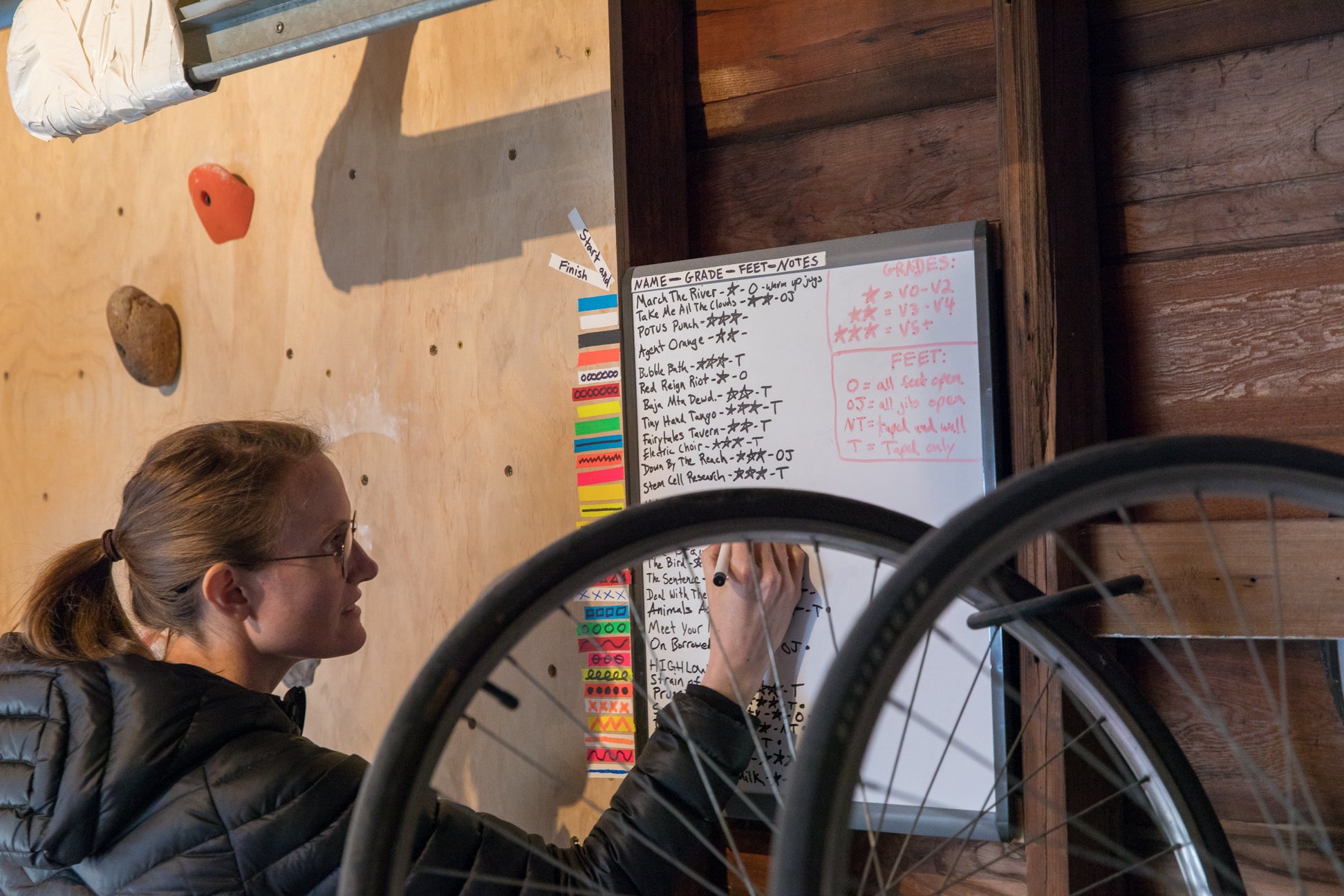 Andy Chasteen gives a pre-comp pep talk to the climbers at the 24 Hours of Horseshoe Hell. Photo by Lucas Marshall