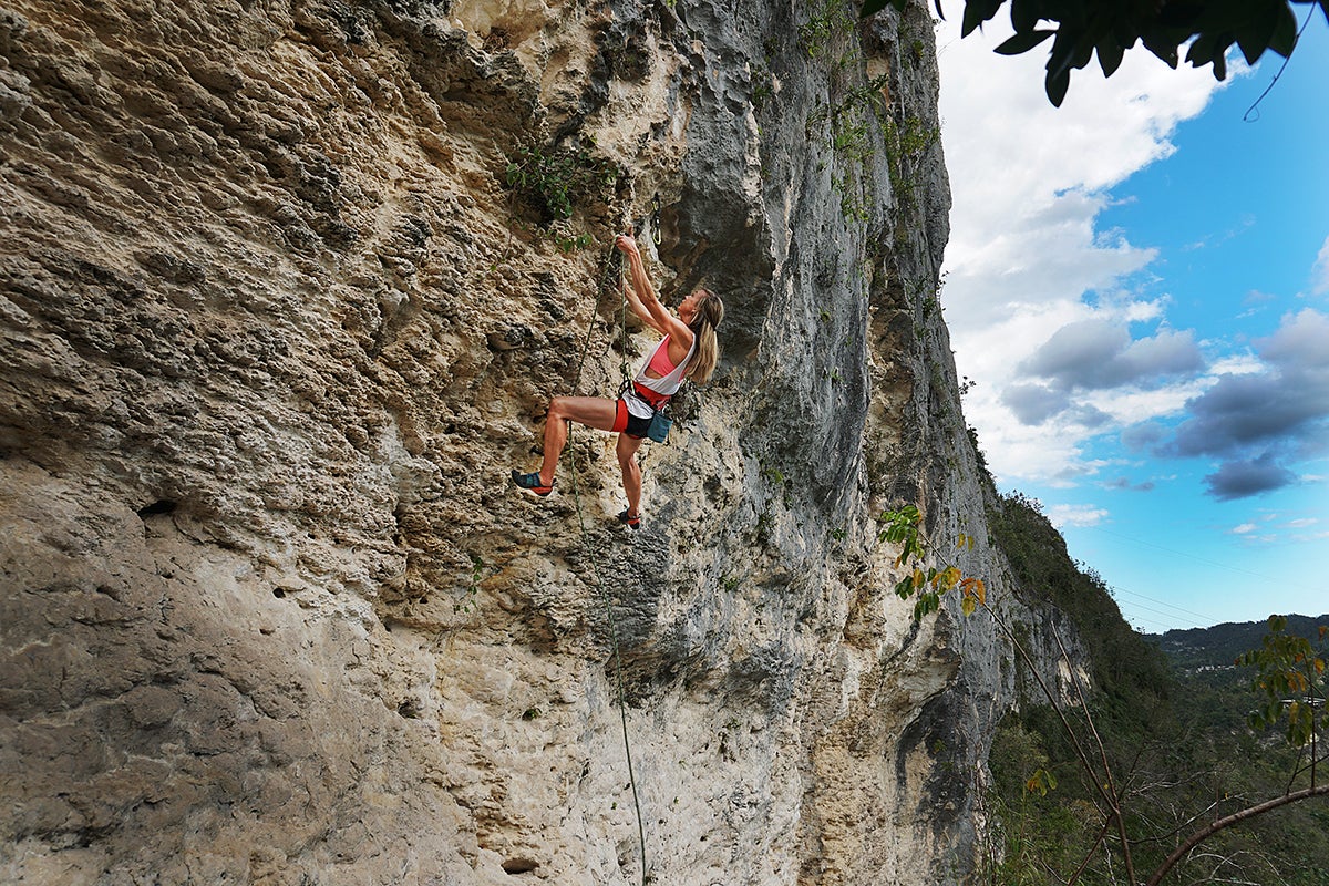 Aimee Roseborrough works a bear-hug rest on the legendary Jaguar (5.12d), El Chonta, Mexico. Photo by Andrew Burr / AndrewBurr.com