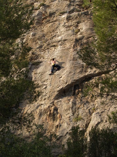 Spanish climber Enrique pinching on Gamot sa Bukol in Cantabaco, Cebu. Photo copyright - Dennis Diaz