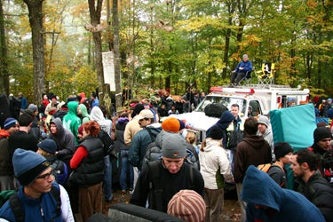TC06-Houndears_crowd_637 None