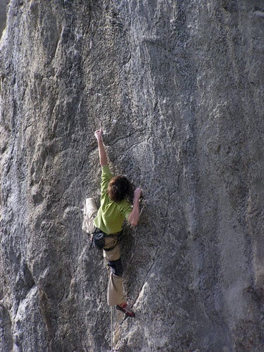 Dave Graham climbing Esclatamasters (9a Dave Graham climbing Esclatamasters (9a/5.14d) at Perles, Spain.
