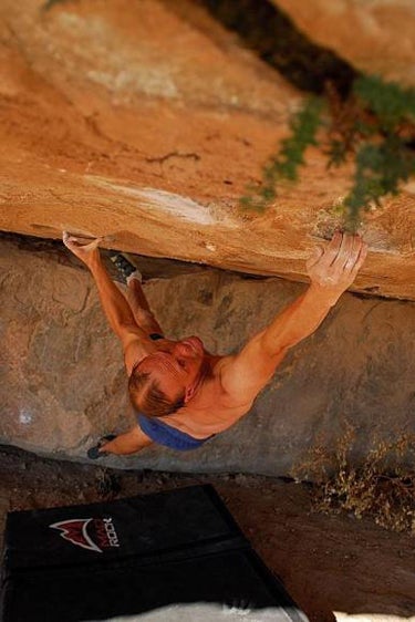 Nick Duttle works on his new Fern Roof Nick Duttle works on his new Fern Roof extension Sôl Adûnâmentum (V14) at Hueco Tanks. Photo by Peter McDermott.