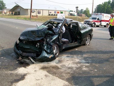 wrecked-car_8085 None
