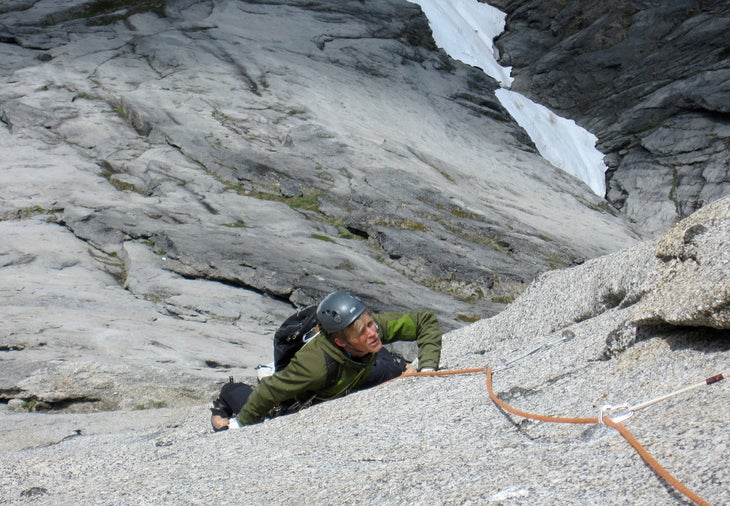 Oskar Alexandersson follows P17 of War Oskar Alexandersson follows P17 of War and Poetry (VI 5.12c), Ulamertorsuaq, Greenland. Photo by Erik Massih
