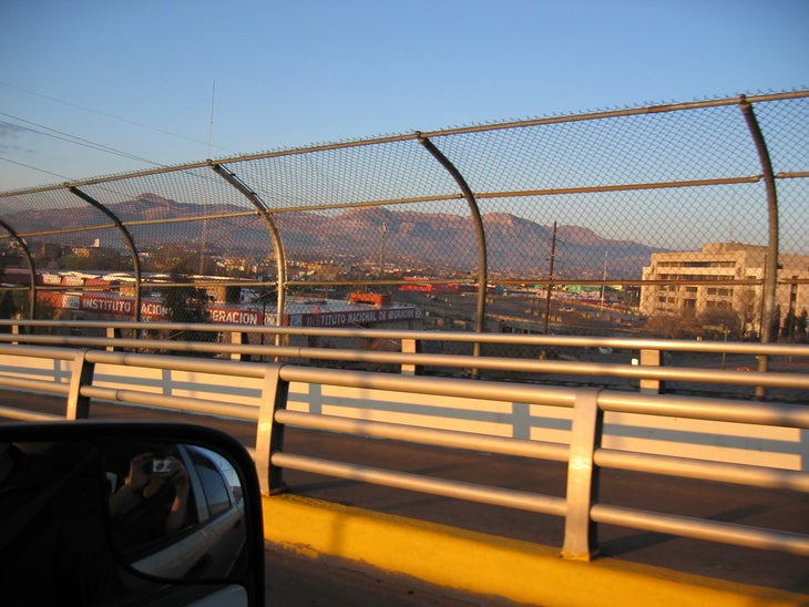 ciaudad-juarez-bridge_22941 None