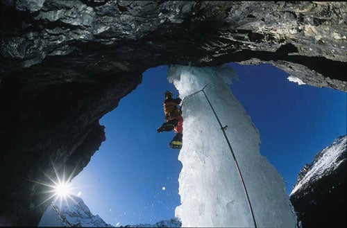 208- Heinz Zak_2177.jpg Bernard Hangl kicking Kerze (WI 6-), Pinnistal, Austria © Photo by Heinz Zak