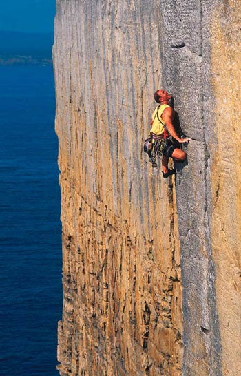 209- Simon Carter_2180.jpg Mike Moore committing Some Weird Sin (5.12a), Point Perpendicular, Australia © Photo by Simon Carter