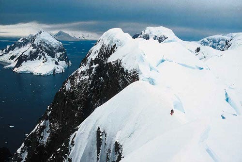 212- Kristoffer Erickson_2183.jpg Doug Stoup traversing the Northeast Ridge of Mount Scott, Antarctica © Photo by Kristoffer Erickson
