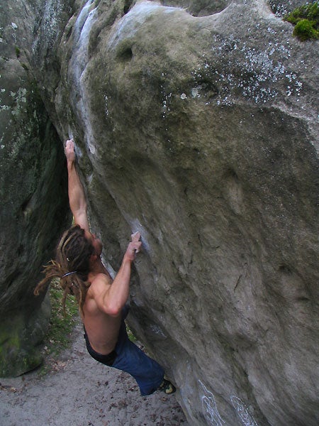 buthier-4_1236.jpg Walker Kearney, Monodigit 7a+, Buthiers, Fontainebleau, France © Greg Loomis