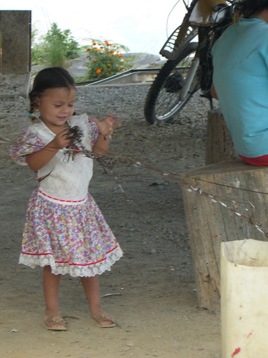 chica_2793.jpg this girl is dressed in typical Colombian attire © photo by Chris Van Leuven