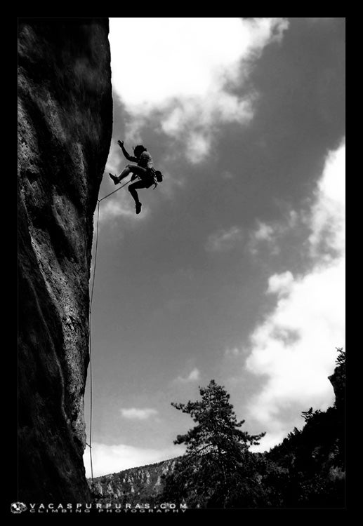 clm.11_11011.jpg Karolina Adamowska taking a fall from last moves of Crash Test in Gorges du Tarn.
