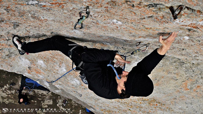 clm.12_11012.jpg Maciek Grabinski doing a clip on Gertruda in Liebe in Frankenjura.