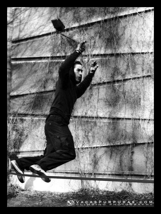 clm.20_11020.jpg Jasiek Galek the slackliner.
