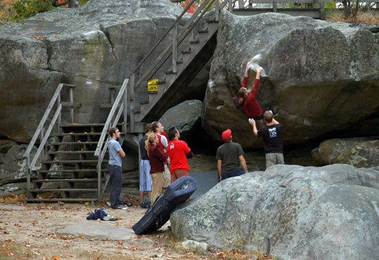 deck-boulder_10461.jpg Competitor on Hammerhead V5 © Photo by Craig Dillenbeck - www.cdimagery.com
