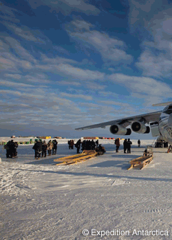 Expedition_Antarctica-NovDec08_2700.gif Expedition_Antarctica-NovDec08.gif © Hubers, Siegrist Pioneer Huge Antarctic WallsDuring a six-week trip to Queen Maud Land in Antarctica, Bavarian…