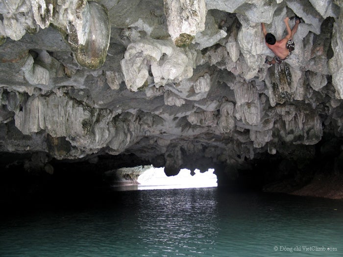 Halong 11_2075.jpg Psicobloc in Hang Ca, Lan Ha Bay, Vietnam