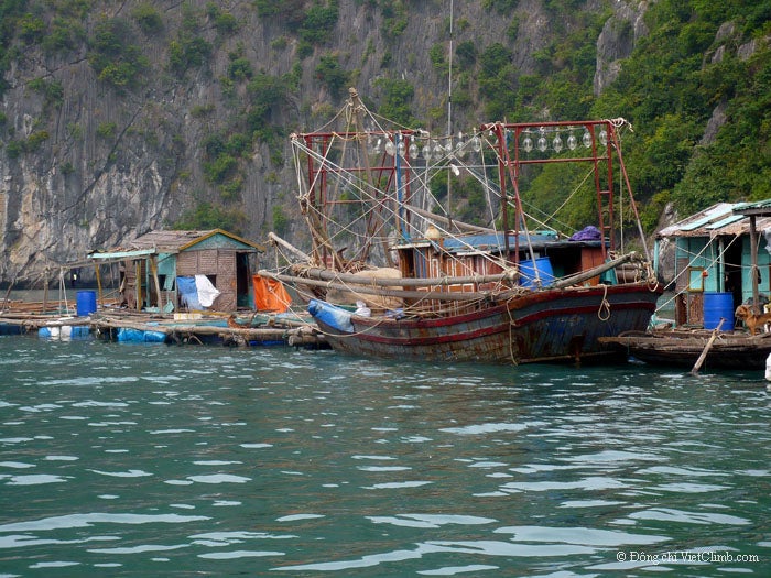 Halong 13_2077.jpg Boats in Lan Ha Bay, Vietnam