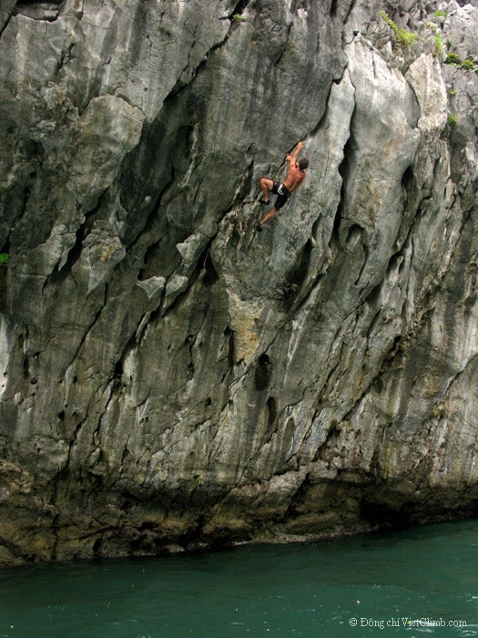 Halong 15_2079.jpg Deep Water Soloing in Dao Dau Be, Lan Ha Bay, Vietnam