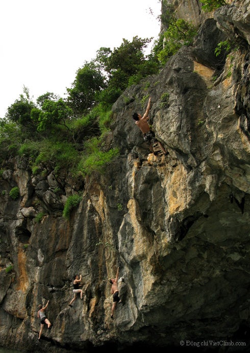Halong 17_2081.jpg DWS in Hang Du, Halong Bay, Vietnam