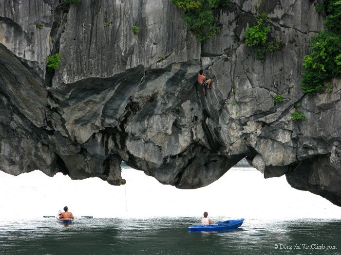 Halong 26_2090.jpg Psicobloc in Yen Ngua, Halong Bay, Vietnam