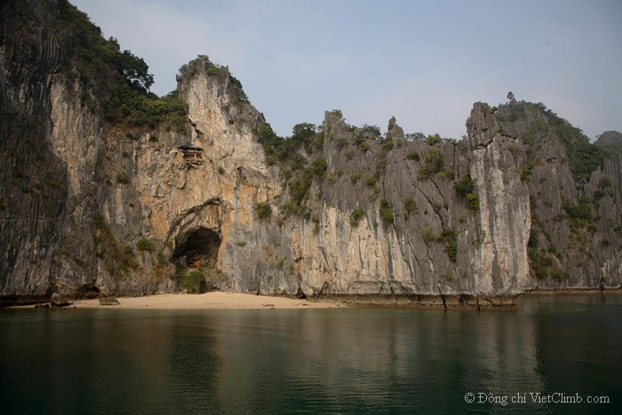 Halong 27_2091.jpg Ba Trai Do beach, Lan Ha Bay, Vietnam