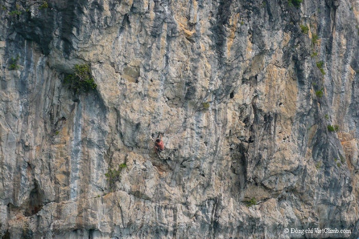 Halong 28_2092.jpg Psicobloc in Nam Cat, Lan Ha Bay, Vietnam
