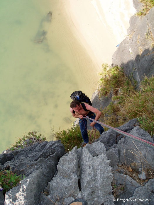 Halong 34_2099.jpg Abseiling from Van Boi top, Lan Ha Bay, Vietnam