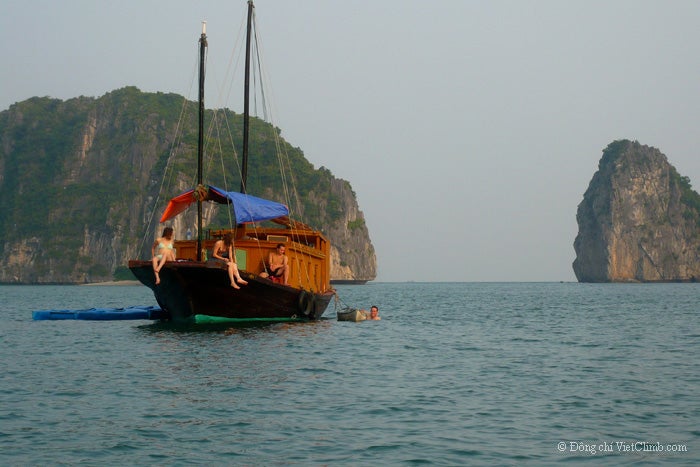 Halong 35_2100.jpg Living boat
