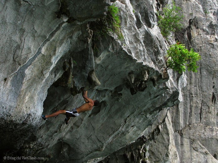 Halong 6_2108.jpg Deep Water Soloing in Mekong Cave 1947, Dao Dau Be, Lan Ha Bay, Vietnam