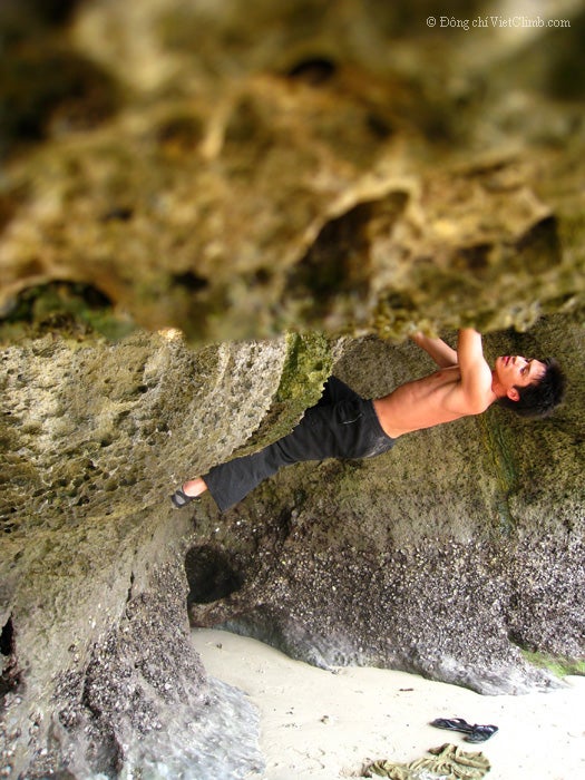 Halong 8_2110.jpg Bouldering on a beach, Lan Ha Bay, Vietnam