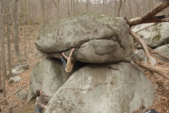 Jesse_Von_Fange08-013_5079.jpg Chad Heddleston, Old Rag Mountain, VA, Crocodile Smile, V4, FA. Photo by Jesse Von Fange vonfang.blogspot.com