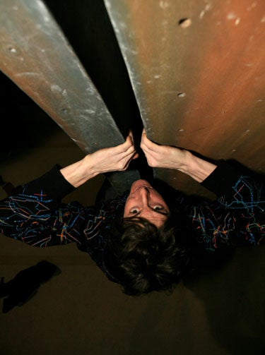Momentum-SLC-COMPDave11_1847.jpg Dave Graham demonstrating his crack technique after the comp. © Photo by John Evans — JohnEvansPhoto.com