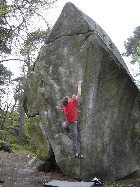 rochergreau_1258.jpg Mike Tucker, Les Conquistadores 7b, Rocher Greau, Fontainebleau, France © Greg Loomis