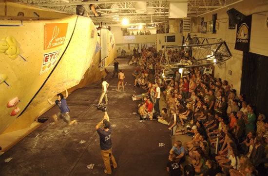 sendfest06_5197_8191.jpg Tyler Landman on Mens Final #4 with a packed Front Climbing Club © Photo by Dan Dewell
