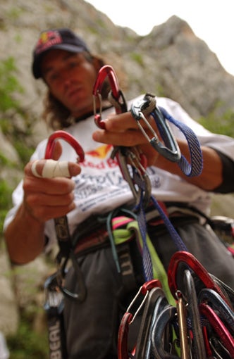 speedclimbing 003_2903.jpg Racking up in Paklenica Canyon, Croatia © Photo by Klaus Fengler