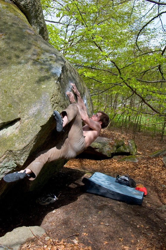 Tjugo_5816_5338.jpg Johan Andersson getting Våldsam 7A+. © Shawn Boye