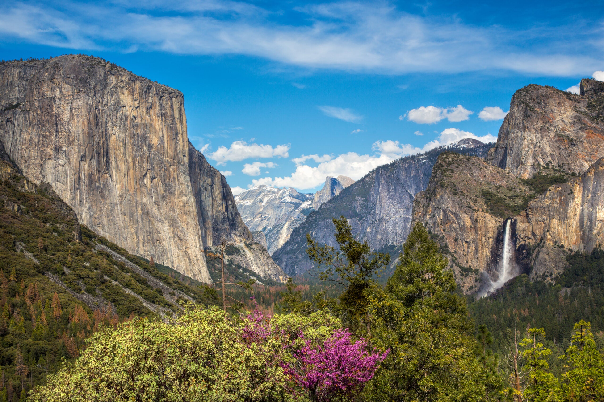 This is a photo of the Yosemite Valley taken from Tunnel View.