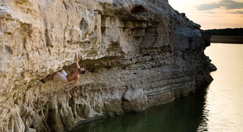 Lake-Travis-Pace-Bend-Park-DWS-475 Chris Vinson climbing in the Thelma and Louise Cove on Lake Travis. Photo by Erik Moore
