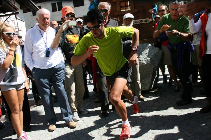 1170959_616954334991697_70322116_n Kilian Jornet begins his run up the Matterhorn.
