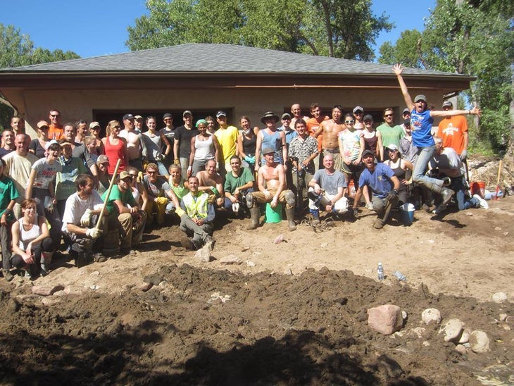 1235970_362908603840526_1608728266_n The volunteer Boulder Mudslingers at a clean-up site.