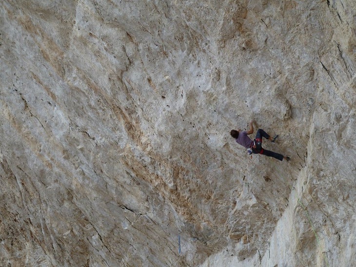 1384216_10201026837252875_592647106_n Chris Sharma working on the \