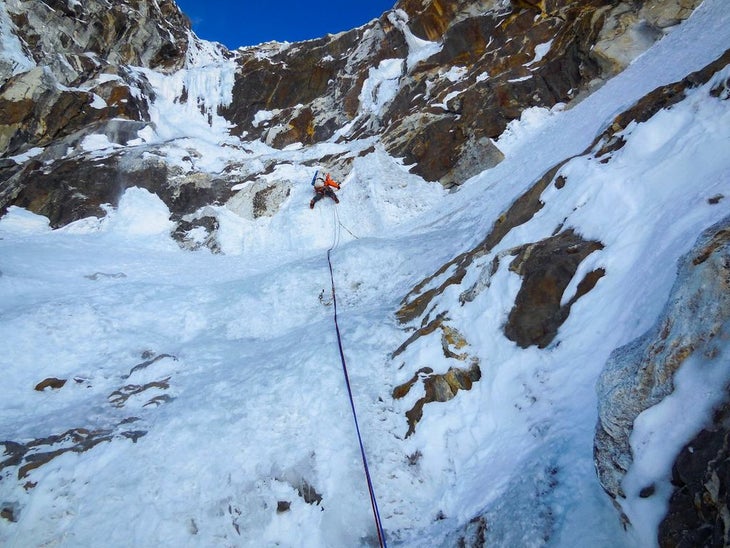 kYj0sKO4QiCK80mWDtgl40Bw5m5WuNdQ4OVpcNW Wright heading for the crux headwall on the northeast face of Pangbuk North.