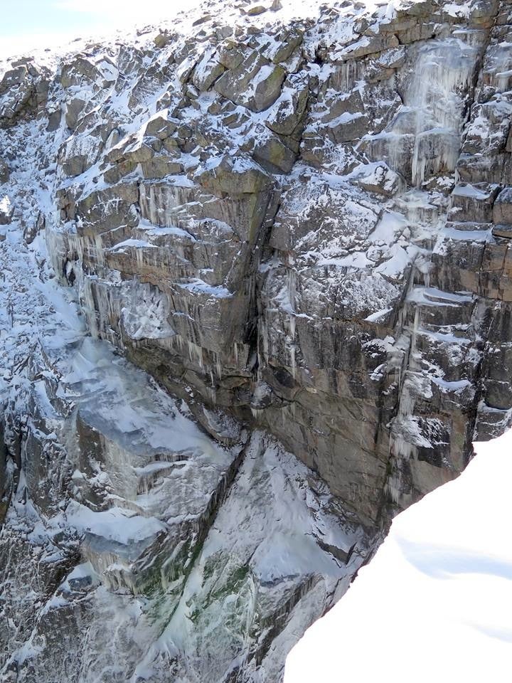 Routes Shooting Start takes the chimney line in the center. Silhouette (Collett-Mayo, 2013) climbs the forming ice to the right. Photo courtesy of Will Mayo.
