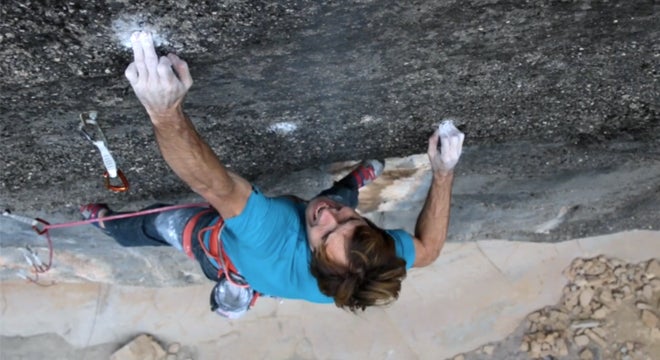 "Watch Chris Sharma Send His Hardest FA: El Bon Combat (5.15b/c)"