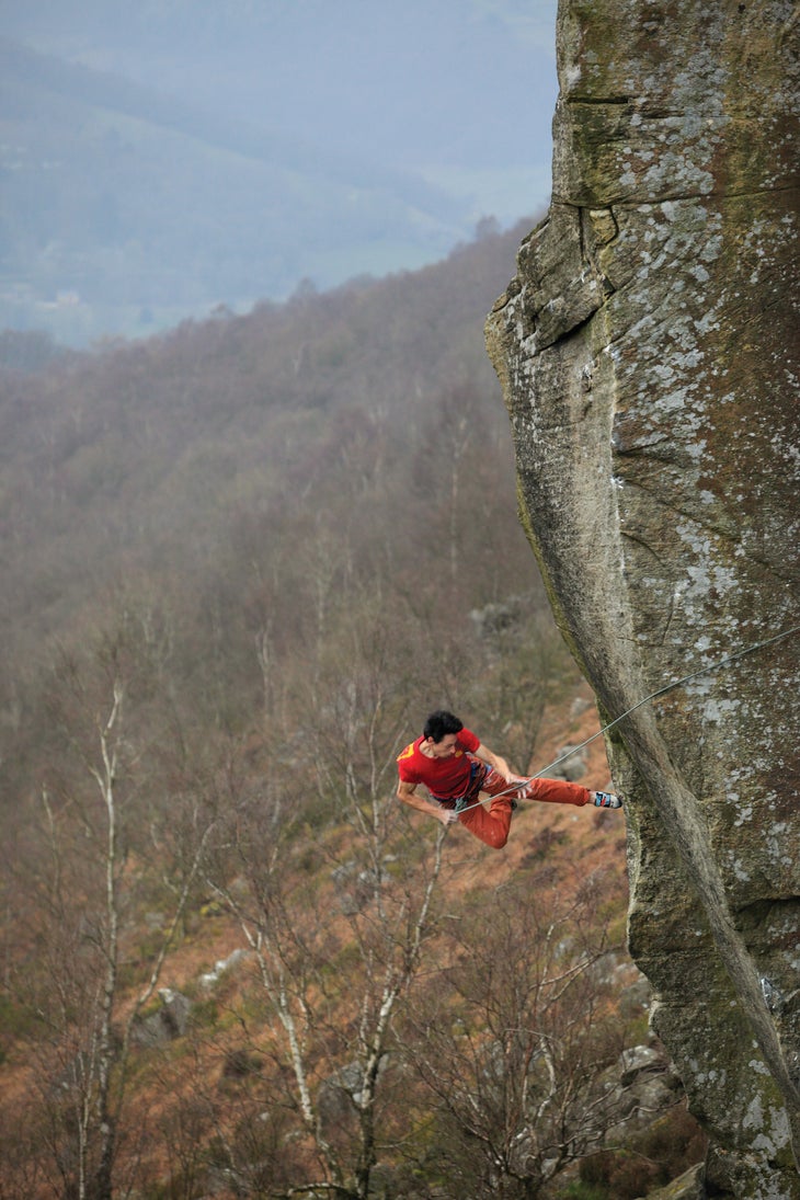 _MG_7445_ElderStatesman_E87a_CurbarEdge_MicheleCaminati_gn-web Michele Caminati Elder Statesmen Curbar Rock Climbing Fall