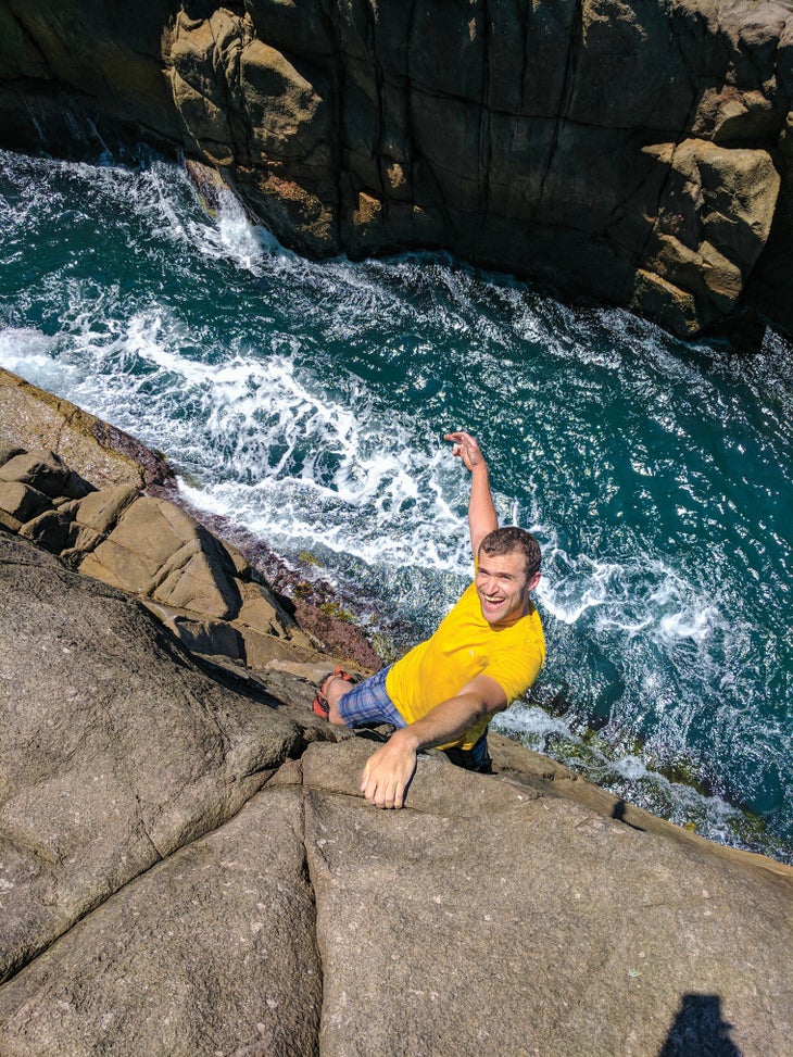 Ruffie_gn-web The water beneath Jakub was choppy and the rocks were sharp, but he held on with a smile.
