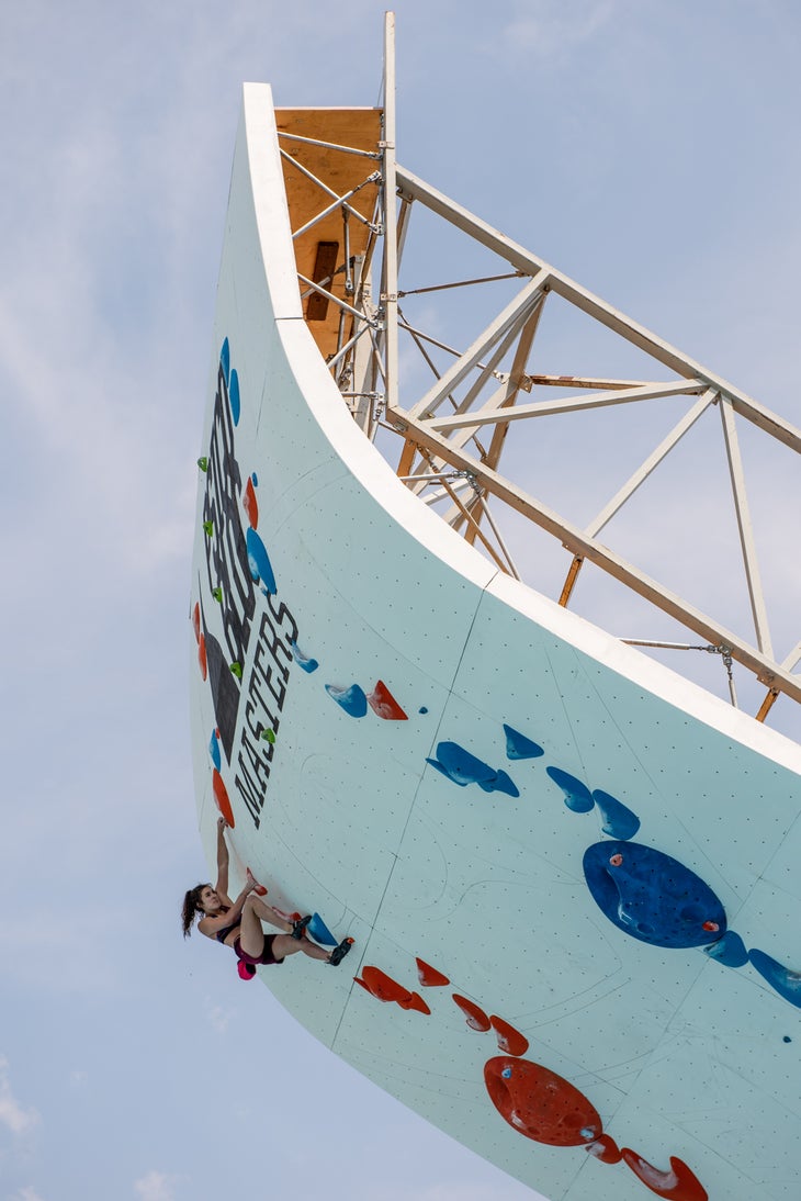 andreaLaue_psicoblocMasters2018_TolsonClimbing Hannah Tolson psicobloc 2018 winner deep water solo rock climbing