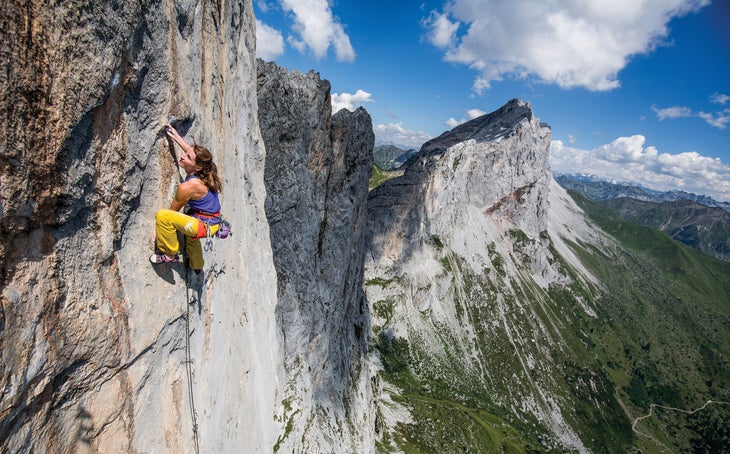BarbaraZangerl_Silbergeier_Pic_Alpsolut_-2_gn-web Silbergeier 5.14a Rätikon Switzerland crux fifth pitch Alpine Trilogy Barbara Babsi Zangerl Rock Climbing